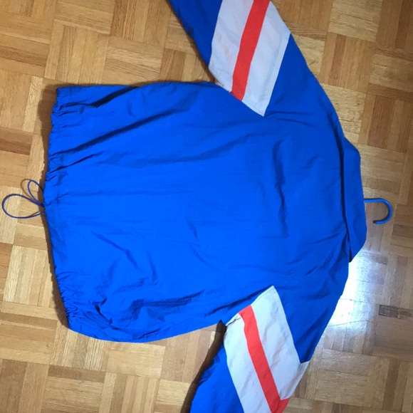 Light collared windbreaker - Picture 2 of 3